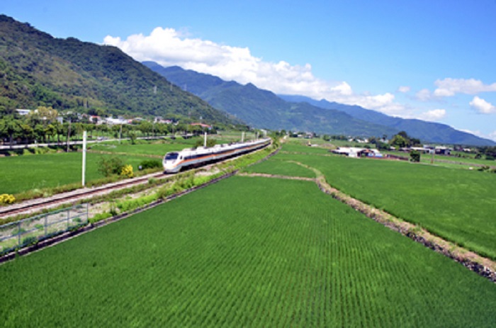 追火車拍照已是台灣不少愛好攝影民眾的熱門活動之一。 追火車拍照已是台灣不少愛好攝影民眾的熱門活動之一。
