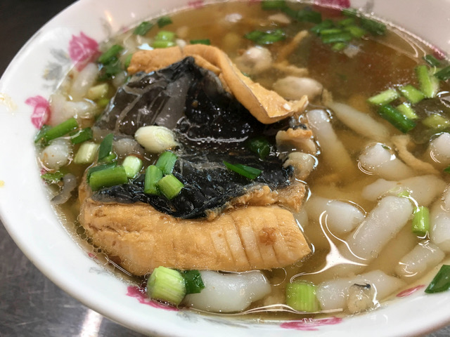 佳里市場內,有著名美食家讚譽全國最好吃的虱目魚肚米苔目。 圖:張大魯/攝 佳里市場內,有著名美食家讚譽全國最好吃的虱目魚肚米苔目。 圖:張大魯/攝