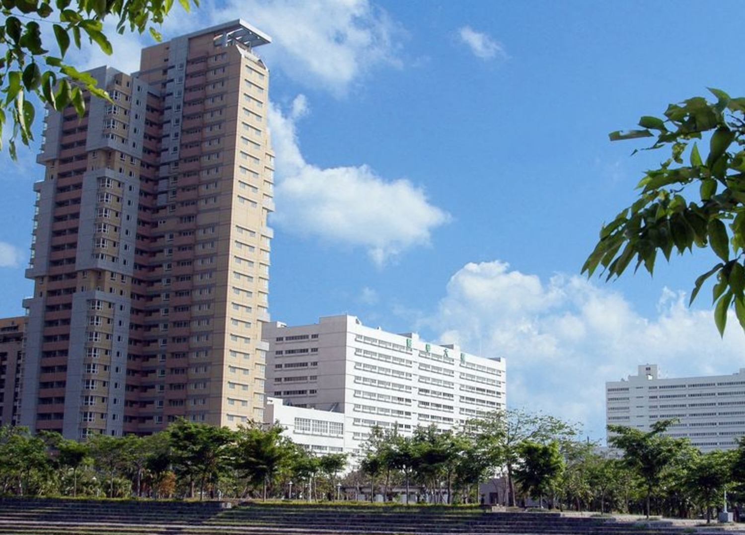 強冠董事長葉文祥驚傳自殺,目前於高雄長庚醫院接受治療。 強冠董事長葉文祥驚傳自殺,目前於高雄長庚醫院接受治療。