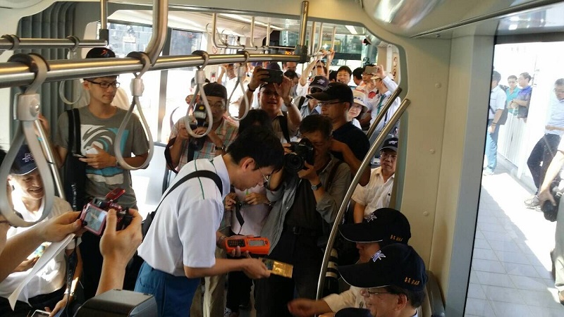 履勘小組在C14站進行實地模擬演練。 圖:交通部/提供 履勘小組在C14站進行實地模擬演練。 圖:交通部/提供