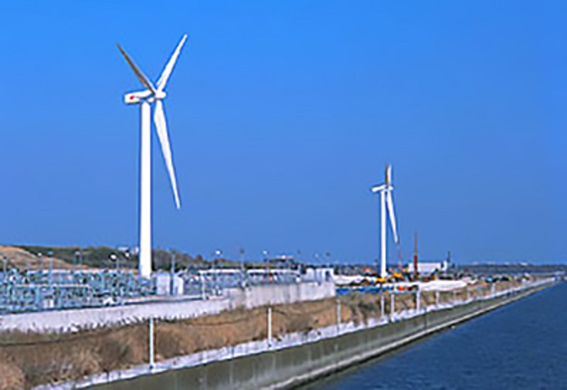 東京都中央防波堤内側海埔新生地設立的東京臨海風力發電所,暱稱為「東京風車」。 圖:取自東京臨海風力發電所官網 東京都中央防波堤内側海埔新生地設立的東京臨海風力發電所,暱稱為「東京風車」。 圖:取自東京臨海風力發電所官網