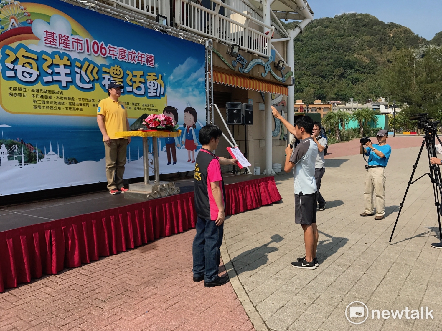 基隆市今年成年禮是「海洋巡禮」,學生開心搭船合影。 基隆市今年成年禮是「海洋巡禮」,學生開心搭船合影。