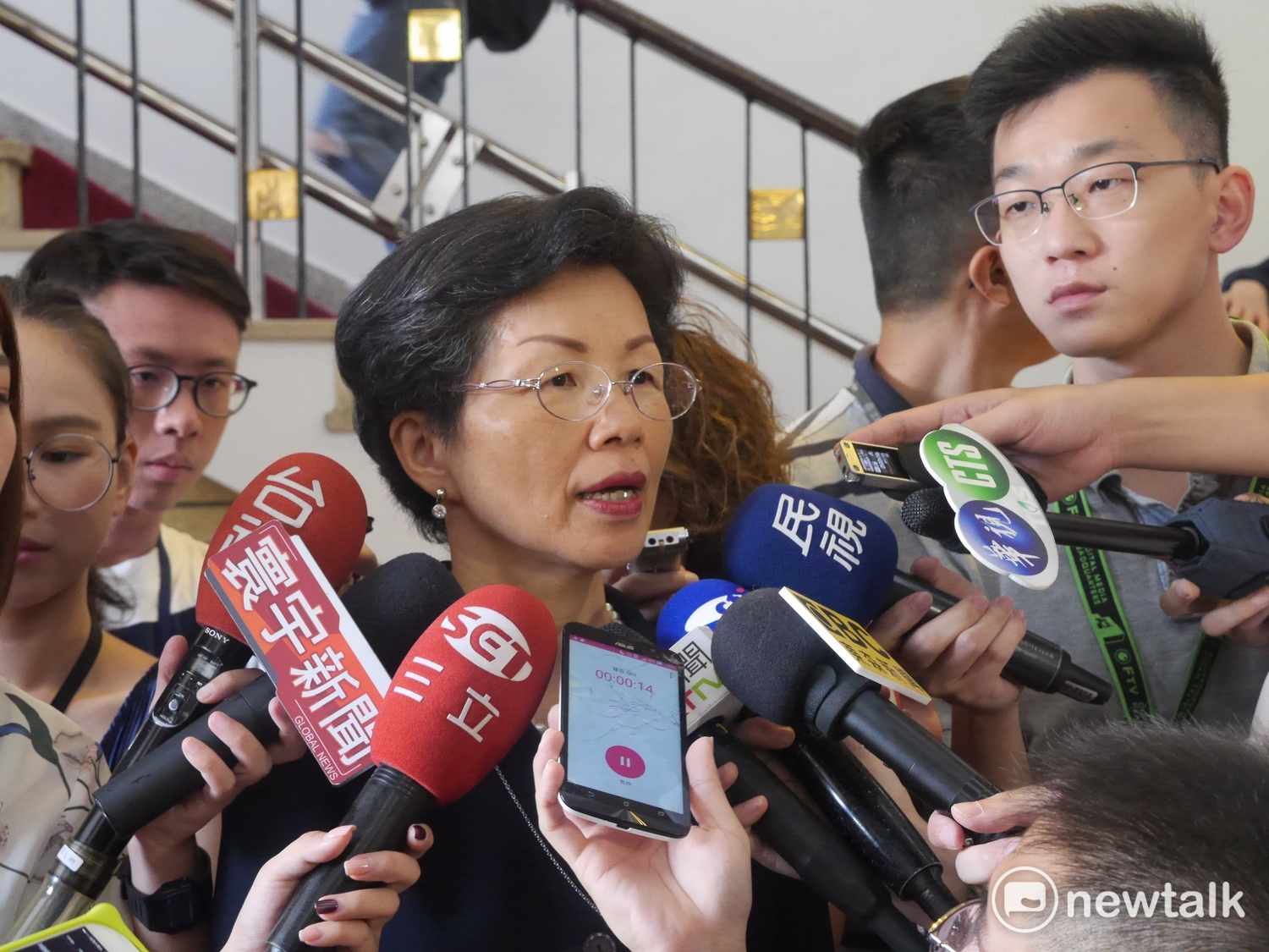 在台大田徑場舉辦「中國新聲音」活動衍生成統戰爭議與暴力事件,內政部長葉俊榮表示,會利用行政力量對黑道幫派不法介入政治領域做全面性處理。 圖:趙婉淳/攝 在台大田徑場舉辦「中國新聲音」活動衍生成統戰爭議與暴力事件,內政部長葉俊榮表示,會利用行政力量對黑道幫派不法介入政治領域做全面性處理。 圖:趙婉淳/攝