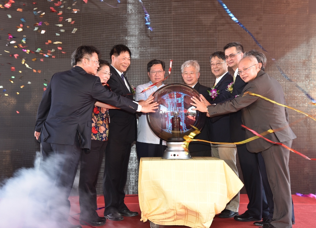 出席代表共宣布擴建工程南側報到區域正式啟用。 圖 : 桃園市政府/提供 出席代表共宣布擴建工程南側報到區域正式啟用。 圖 : 桃園市政府/提供