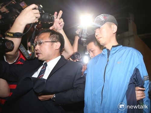 陸軍航空特戰指揮部601旅軍官勞乃成(右)。 陸軍航空特戰指揮部601旅軍官勞乃成(右)。