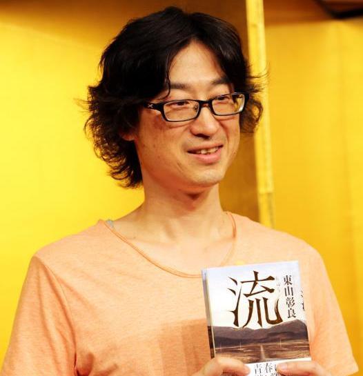 筆名「東山彰良」的台籍作家王震緒所著小說《流》,榮獲日本「直木獎」。圖:中央社 筆名「東山彰良」的台籍作家王震緒所著小說《流》,榮獲日本「直木獎」。圖:中央社