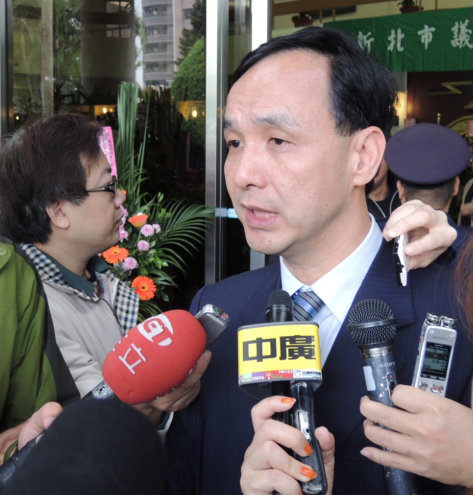 新北市長朱立倫重申,有關核四公投的議題,市府會成立監督委員會共同來監督核電廠的品質,以及環境輻射的偵測。(記者陳冠廷攝) 新北市長朱立倫重申,有關核四公投的議題,市府會成立監督委員會共同來監督核電廠的品質,以及環境輻射的偵測。(記者陳冠廷攝)