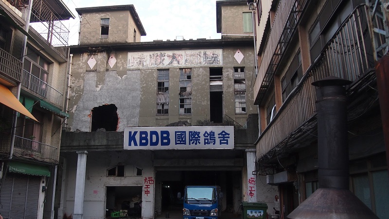 天外天劇場拆除中的外貌。圖:黃東軍/攝 天外天劇場拆除中的外貌。圖:黃東軍/攝