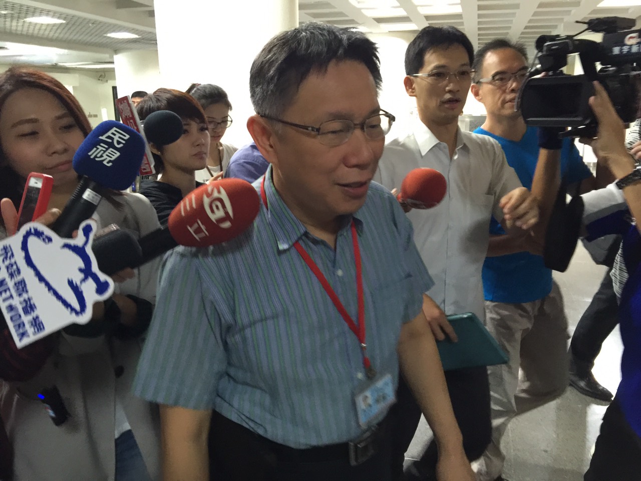 台北市長柯文哲10日下午前往台北市議會拜會民進黨議會黨團。圖:劉奕霆/攝 台北市長柯文哲10日下午前往台北市議會拜會民進黨議會黨團。圖:劉奕霆/攝