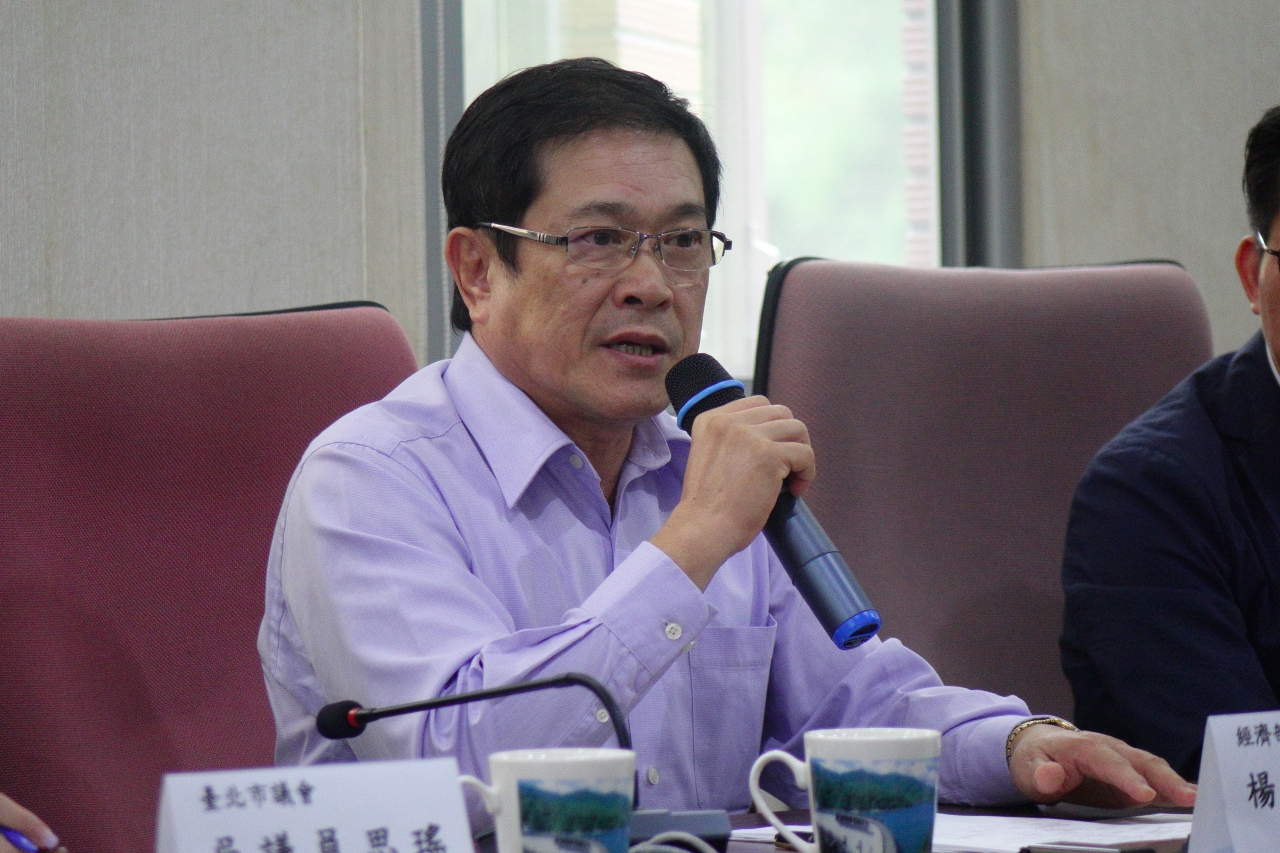 柯文哲19日下午前往新北市翡翠水庫會勘專管計畫,除了北市府相關單位列席外,經濟部次長楊偉甫也親自出席。圖:劉奕霆/攝 柯文哲19日下午前往新北市翡翠水庫會勘專管計畫,除了北市府相關單位列席外,經濟部次長楊偉甫也親自出席。圖:劉奕霆/攝