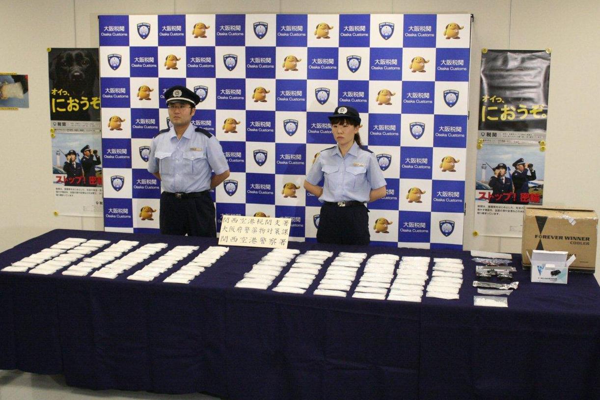 據產經報導,3名台灣男子分別是31歲梁健盛、33歲男子田凱平、以及28歲男子湯祖賢,在今年3月11日,從中國廣州走私8公斤的毒品,分裝小包藏在電腦的散熱零件中,接著再以國際宅配貨物方式運送到日本。圖:翻攝自大阪稅關官方網站 據產經報導,3名台灣男子分別是31歲梁健盛、33歲男子田凱平、以及28歲男子湯祖賢,在今年3月11日,從中國廣州走私8公斤的毒品,分裝小包藏在電腦的散熱零件中,接著再以國際宅配貨物方式運送到日本。圖:翻攝自大阪稅關官方網站