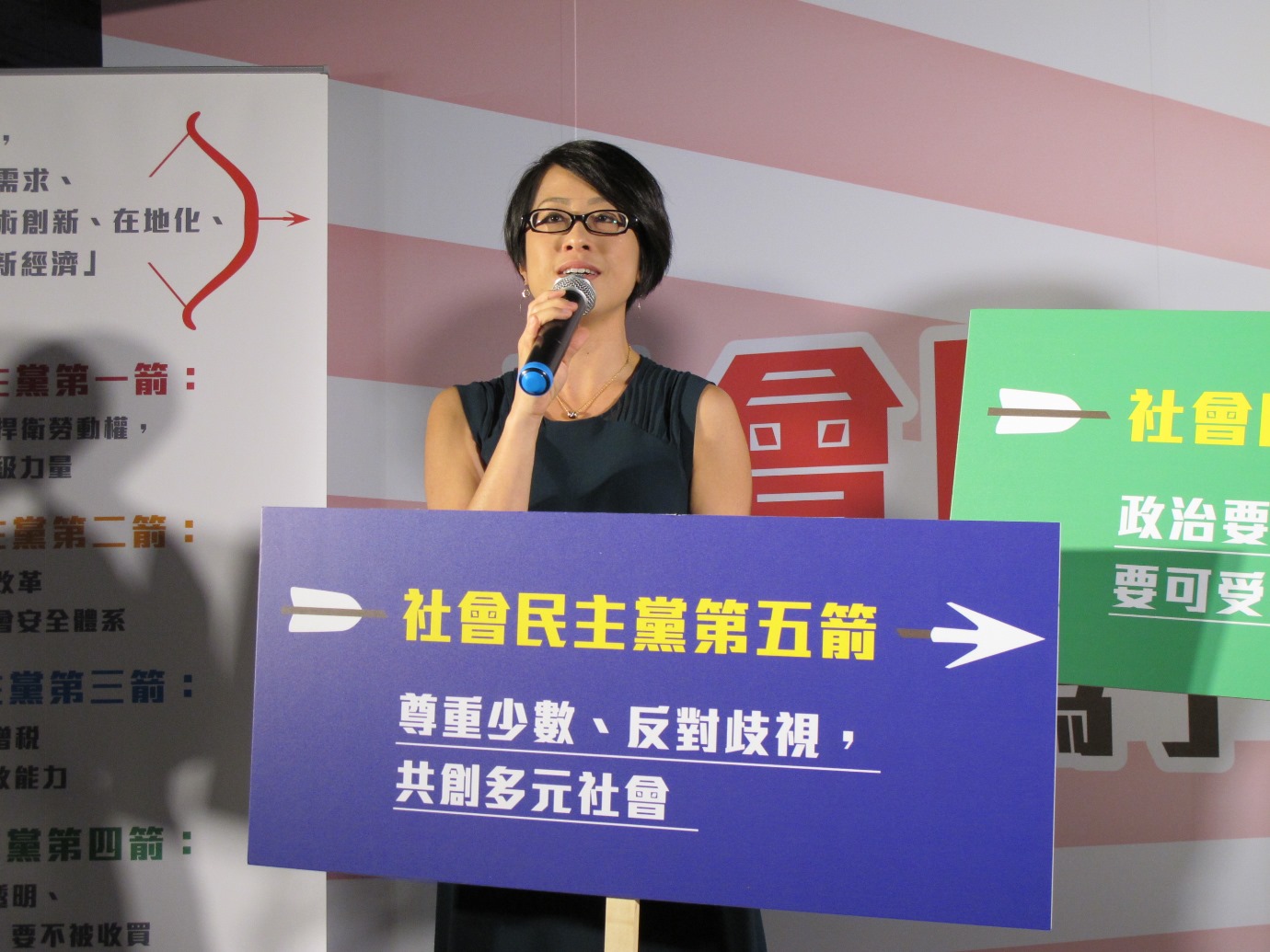 律師李晏榕宣布將代表社民黨投入中山松山區立委選舉。圖:林朝億/攝影 律師李晏榕宣布將代表社民黨投入中山松山區立委選舉。圖:林朝億/攝影