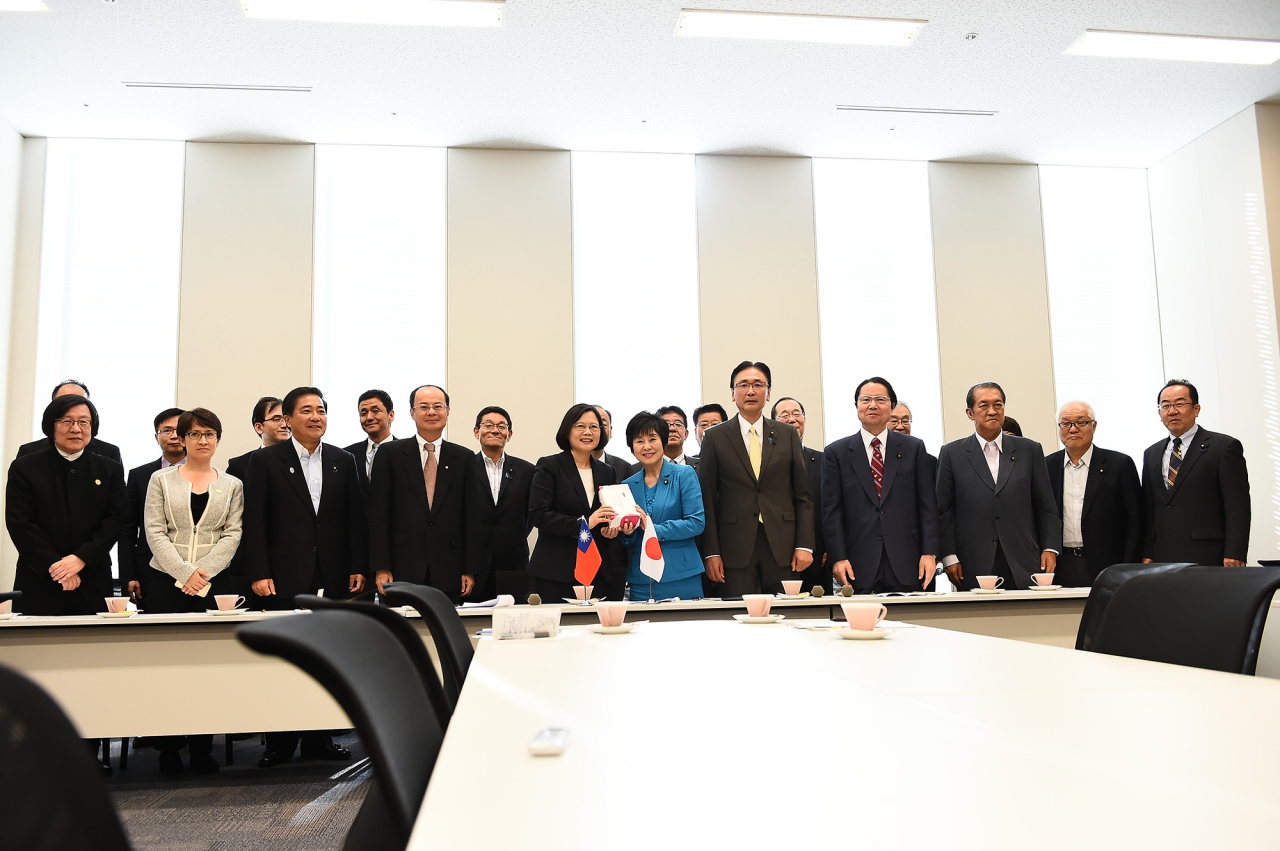 民進黨總統候選人蔡英文6日拜會「日華議員懇談會」,並發表演說。圖:民進黨提供 民進黨總統候選人蔡英文6日拜會「日華議員懇談會」,並發表演說。圖:民進黨提供