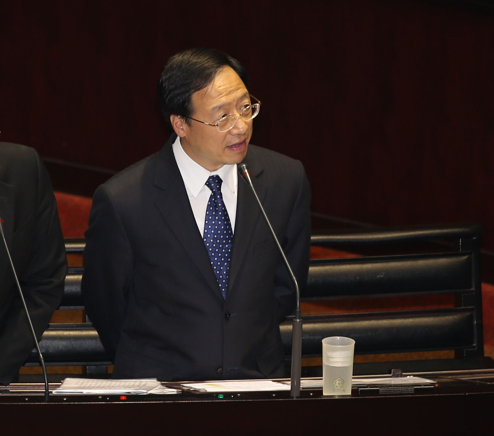 行政院長江宜樺今(25)日於立院答詢時表示,民眾有慢慢看到政府的努力,最新民調已經有6成支持服貿。圖:林雨佑/攝 行政院長江宜樺今(25)日於立院答詢時表示,民眾有慢慢看到政府的努力,最新民調已經有6成支持服貿。圖:林雨佑/攝