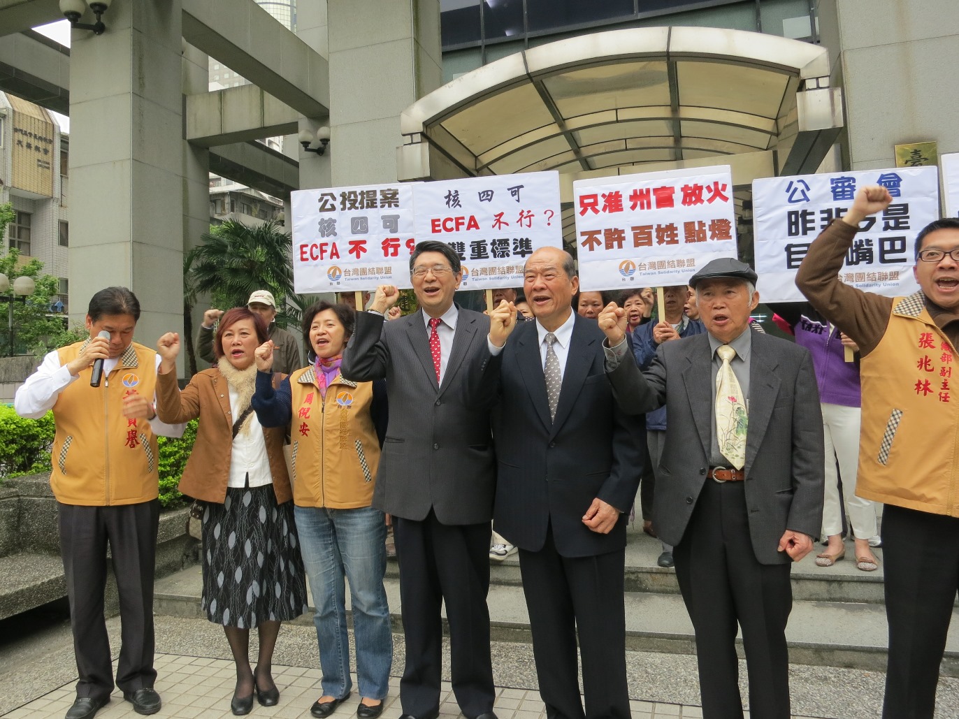 對於蘇貞昌認為現在不是罷免馬英九時候,台聯黨主席黃昆輝反問,菲律賓處理不當,不就是最好時機嗎?圖:新頭殼資料庫 對於蘇貞昌認為現在不是罷免馬英九時候,台聯黨主席黃昆輝反問,菲律賓處理不當,不就是最好時機嗎?圖:新頭殼資料庫