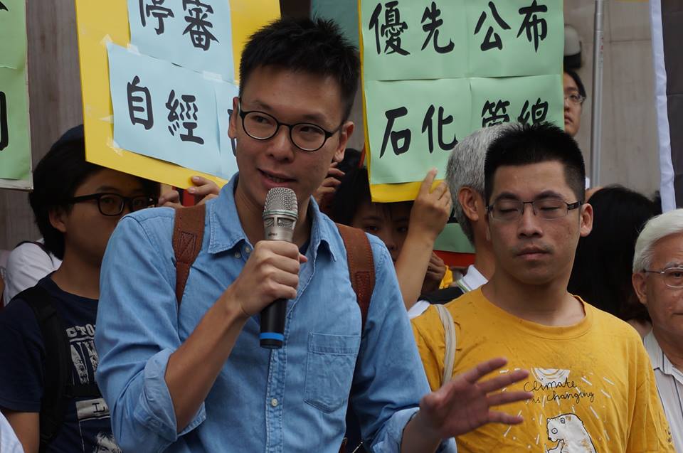島國前進發起人林飛帆抗議臨時會動員朝野,卻30分鐘就散會,根本「每次都被耍」。圖2之2:尤騰輝/攝 島國前進發起人林飛帆抗議臨時會動員朝野,卻30分鐘就散會,根本「每次都被耍」。圖2之2:尤騰輝/攝