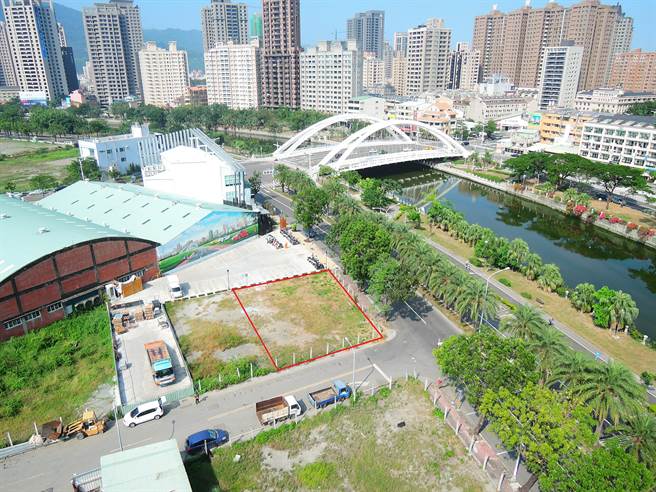中都重劃區土地標售131.54坪(紅線框內),每坪85.289萬元。圖:高雄市地政局 中都重劃區土地標售131.54坪(紅線框內),每坪85.289萬元。圖:高雄市地政局
