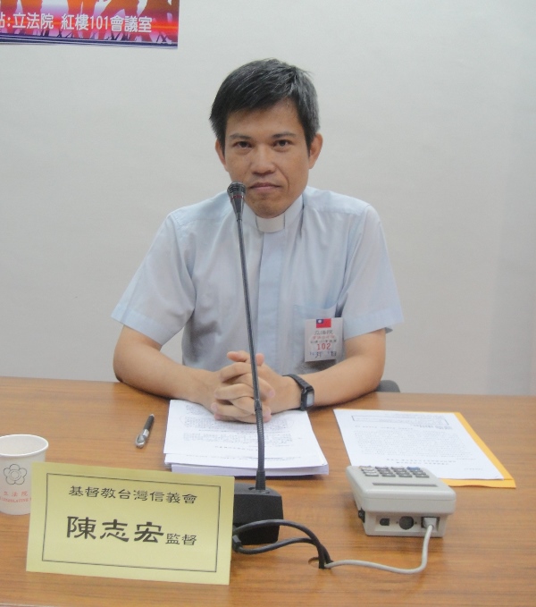 為反對同性婚姻及多元成家草案,台灣宗教團體愛護家庭大聯昨(18)日召開記者會。圖4之1:王立柔/攝 為反對同性婚姻及多元成家草案,台灣宗教團體愛護家庭大聯昨(18)日召開記者會。圖4之1:王立柔/攝