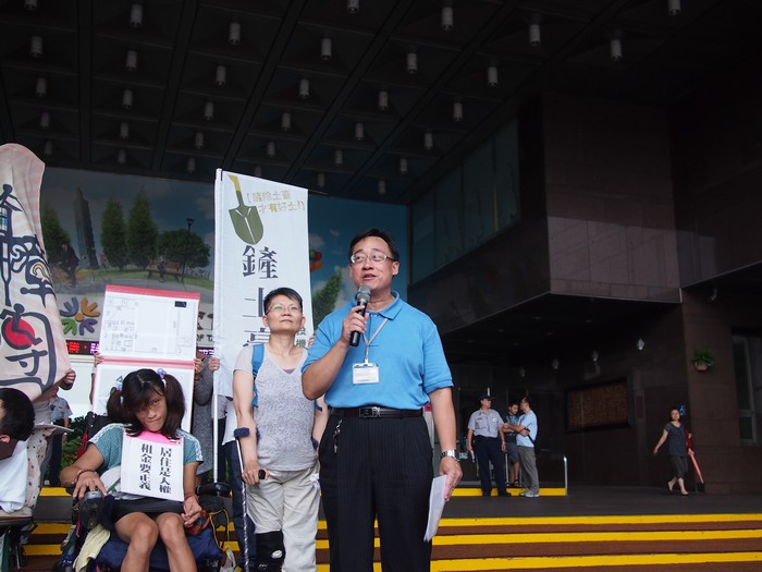 都發局住宅服務科長蔡瑞艇也於現場澄清誤會。圖:何星瑩/攝 都發局住宅服務科長蔡瑞艇也於現場澄清誤會。圖:何星瑩/攝