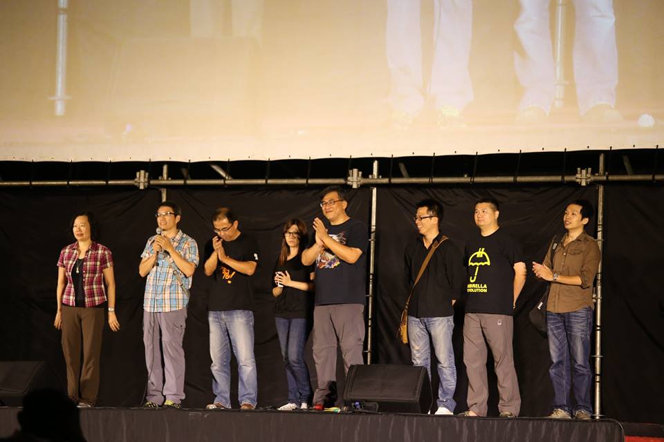 《太陽‧不遠》製片賀照緹與蔡祟隆及導演們上台感謝民眾支持。圖3之2:林雨佑/攝 《太陽‧不遠》製片賀照緹與蔡祟隆及導演們上台感謝民眾支持。圖3之2:林雨佑/攝