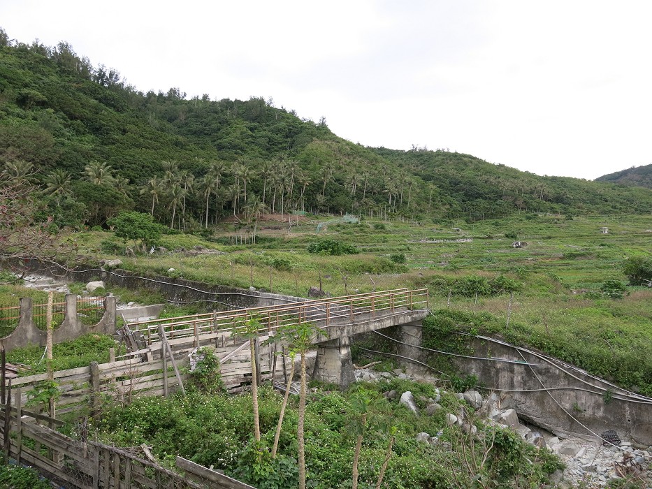 政府推行的野溪整治工程,遍布蘭嶼島各處。圖3之1:何怡君/攝 政府推行的野溪整治工程,遍布蘭嶼島各處。圖3之1:何怡君/攝