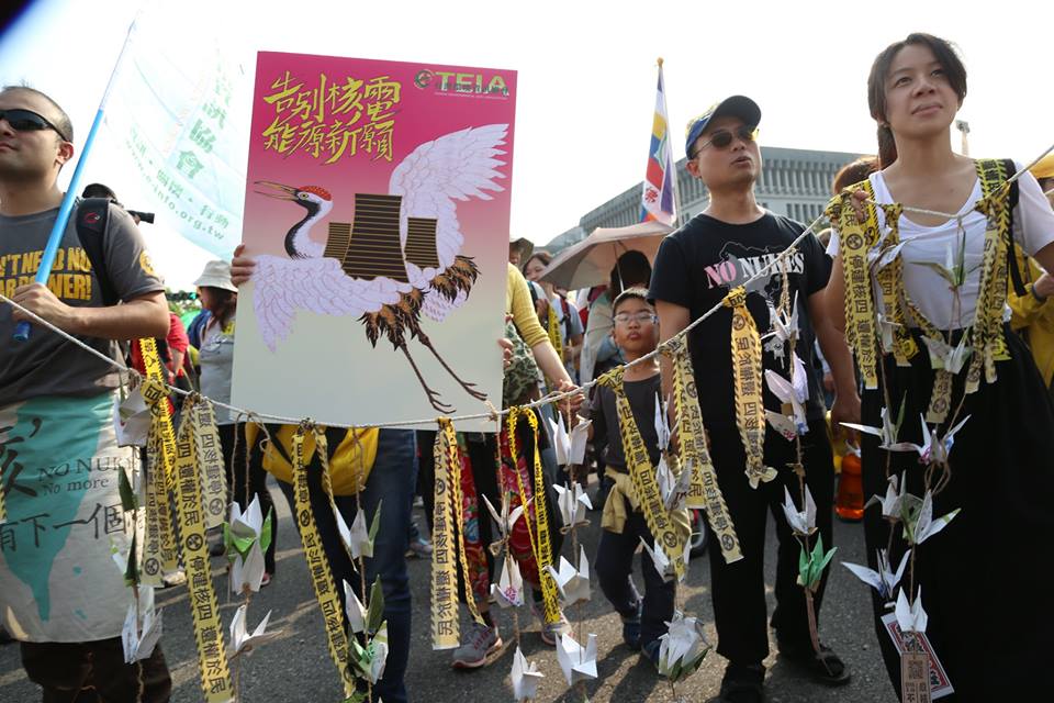 314全國廢核大遊行主訴求「告別核電、能源新願」,要核電「駕鶴西歸」。圖4之2:林雨佑/攝 314全國廢核大遊行主訴求「告別核電、能源新願」,要核電「駕鶴西歸」。圖4之2:林雨佑/攝
