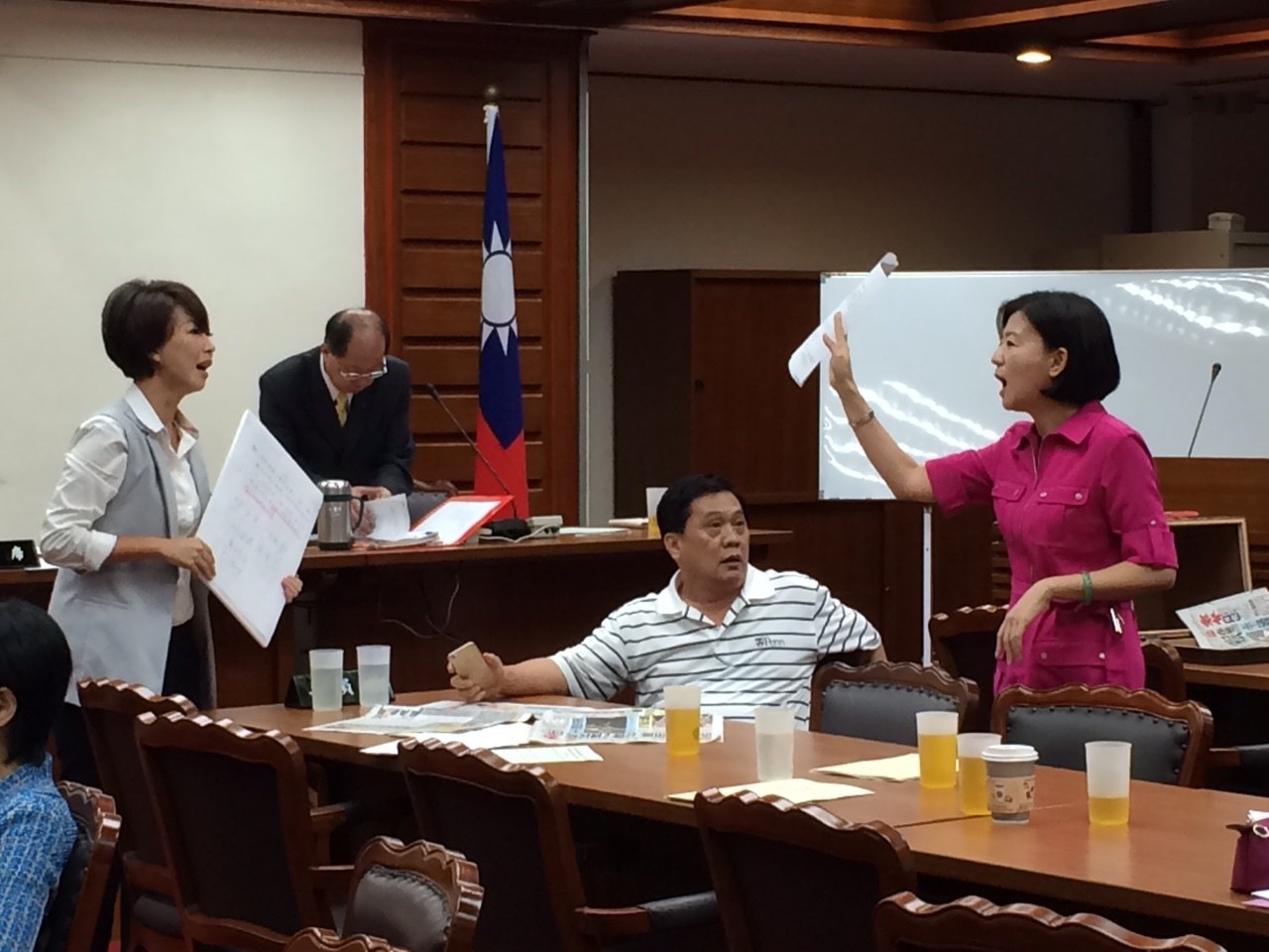 經過協商,專案小組只選出召集人及請立法院長王金平召開朝野協商解釋決議後,就決定散會。圖:符芳碩/攝 經過協商,專案小組只選出召集人及請立法院長王金平召開朝野協商解釋決議後,就決定散會。圖:符芳碩/攝