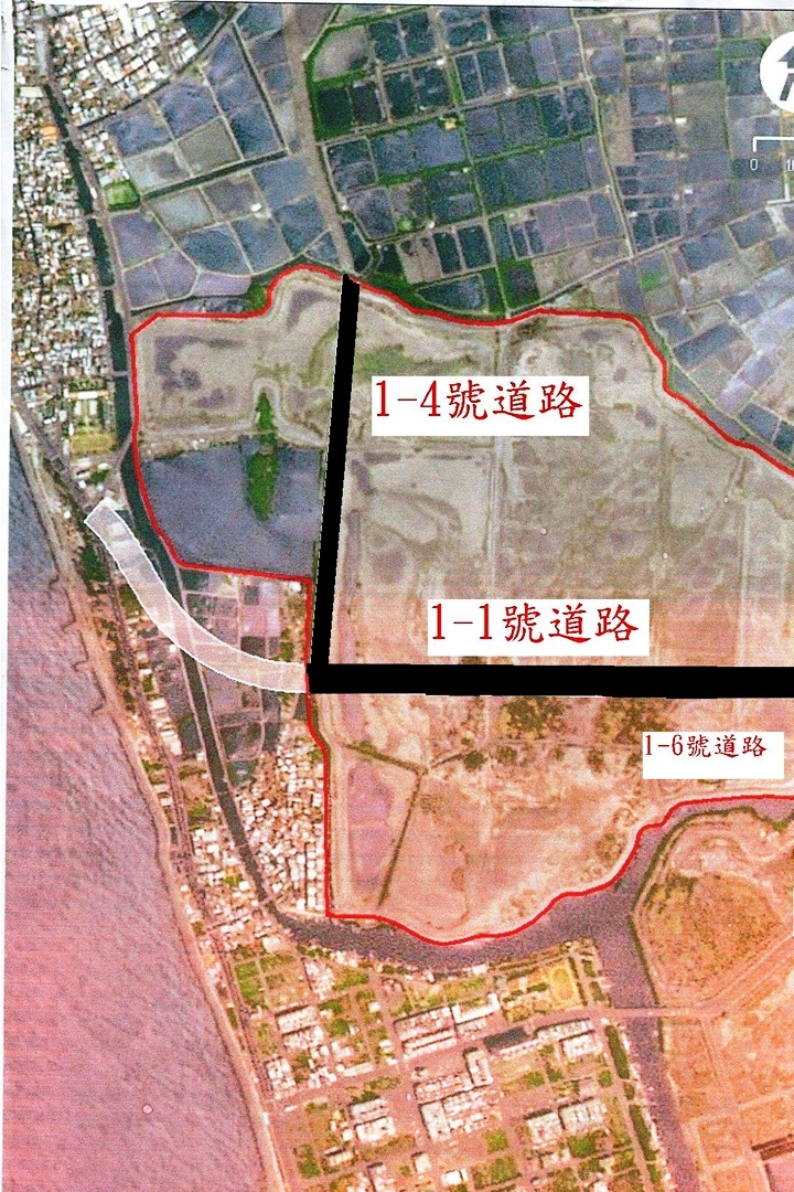 茄萣人文生態學會理事長鄭和泰於今(14)日說,茄萣溼地已經被65公尺寬的1-1道路,分隔成南、北2塊,如果1-4道路再開通,鳥群可能只剩下5000隻。圖:地球公民基金會提供 茄萣人文生態學會理事長鄭和泰於今(14)日說,茄萣溼地已經被65公尺寬的1-1道路,分隔成南、北2塊,如果1-4道路再開通,鳥群可能只剩下5000隻。圖:地球公民基金會提供