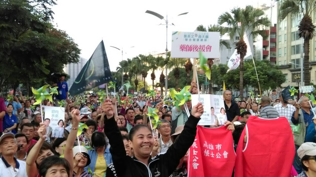 趙天麟侃侃而談他參政20年,致力把選舉風氣轉變成民主嘉年華會。 趙天麟侃侃而談他參政20年,致力把選舉風氣轉變成民主嘉年華會。