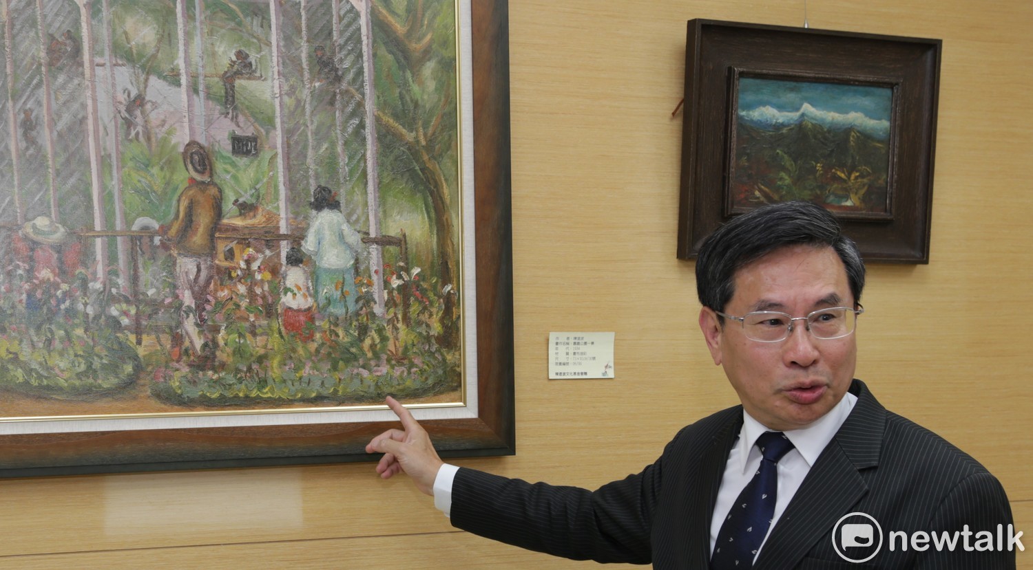 嘉義市長涂醒哲將陳澄波的畫作，掛在市長辦公室，表示尊重之意。
   圖：嘉義市政府/提供