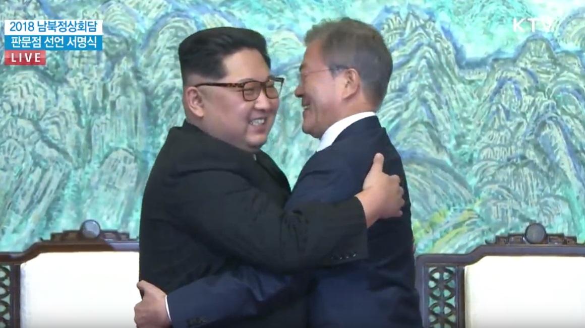 兩韓峰會後，金正恩與文在寅共同宣言。   圖：翻攝自youtube