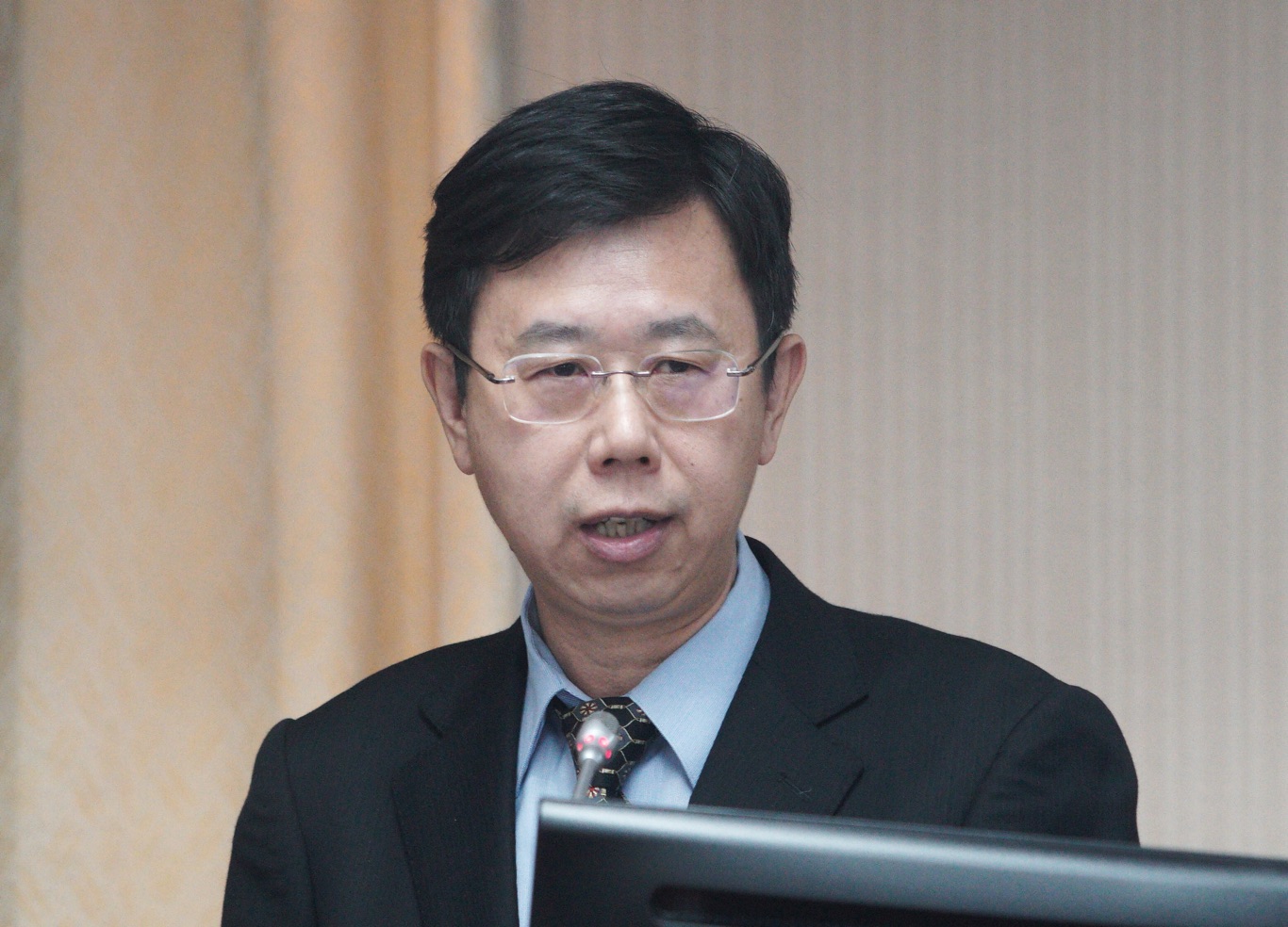 調查局丟安毒》調查官藏錢被收押 局長向社會致歉