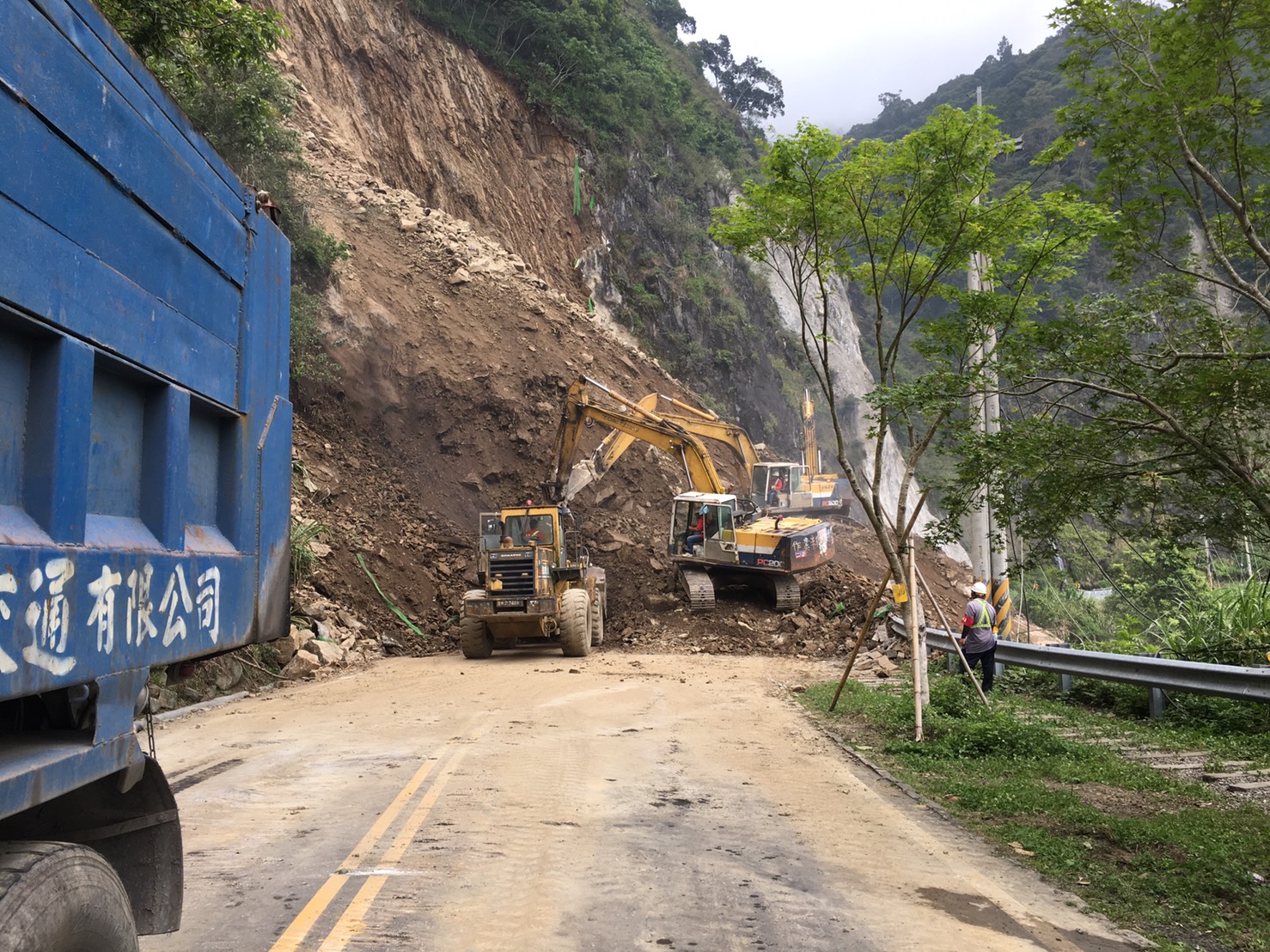 豪大雨造成邊坡落石 阿里山公路每30分鐘放行1次 生活 新頭殼newtalk