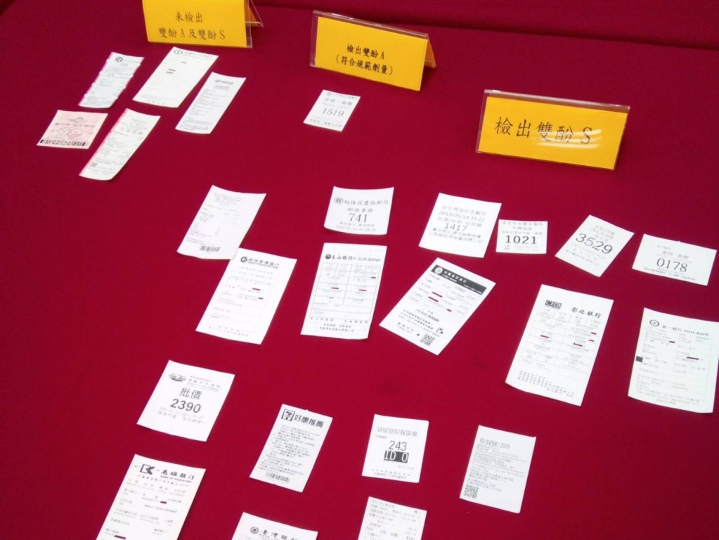感熱紙的應用非常廣泛，從信用卡刷卡單，在郵局、銀行、公家機關抽取的等候號碼牌（單），ATM自動提款機收據、計時停車場的單據都是感熱紙   圖：消基會/提供