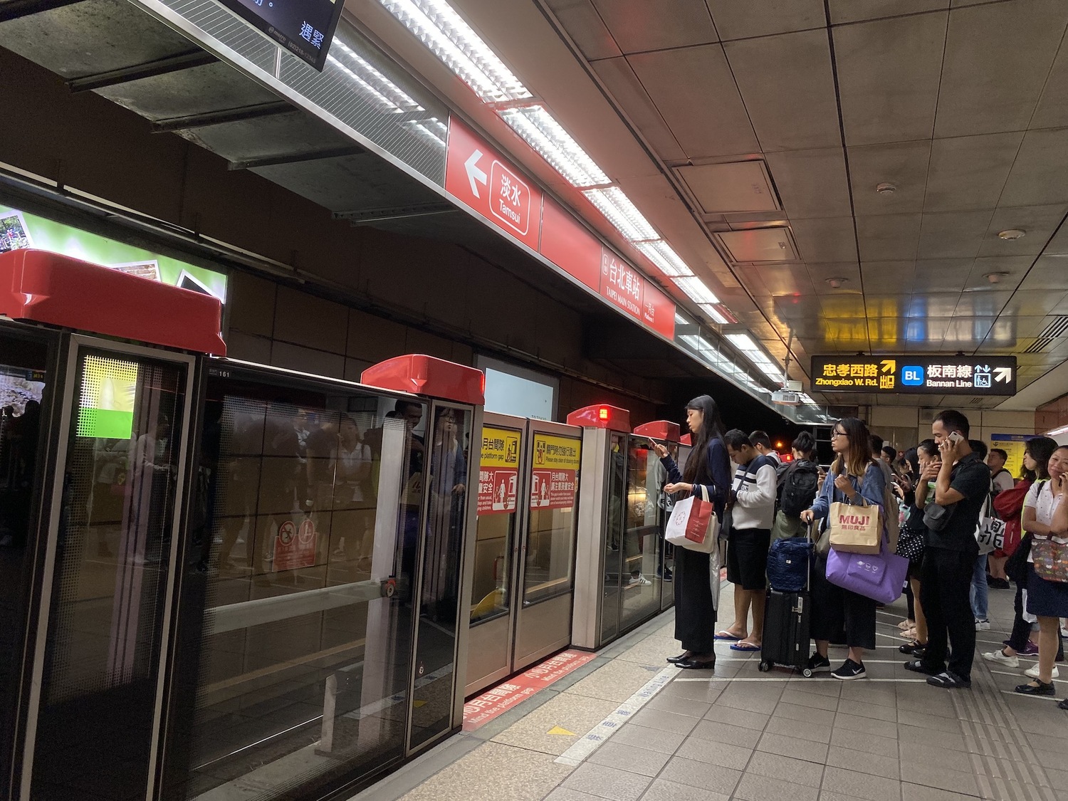 台北捷運公司今（6）日表示，將依「忠誠度」採每月分級回饋，每張票卡依照上月累積「搭乘次數」   圖：閻芝霖/攝