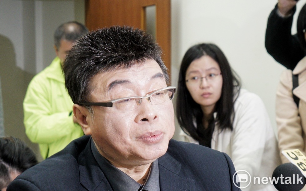 邱毅批國民黨｢檯面上全是酒囊飯袋｣：有能力的都走了 不走也被排擠 | 政治 - Vimarsana News