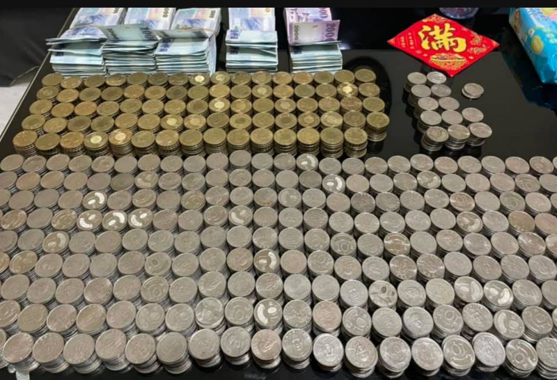 男曝存1年豬公照！網見金額全跪了......