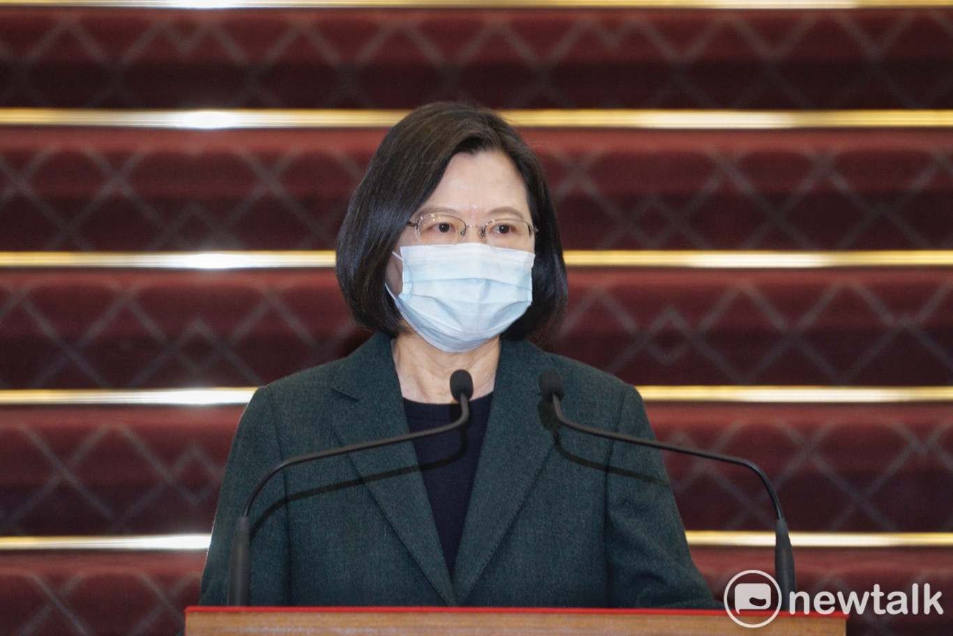 蔡英文下午抵台東 弔殉飛官羅尚樺  慰問羅中尉家屬