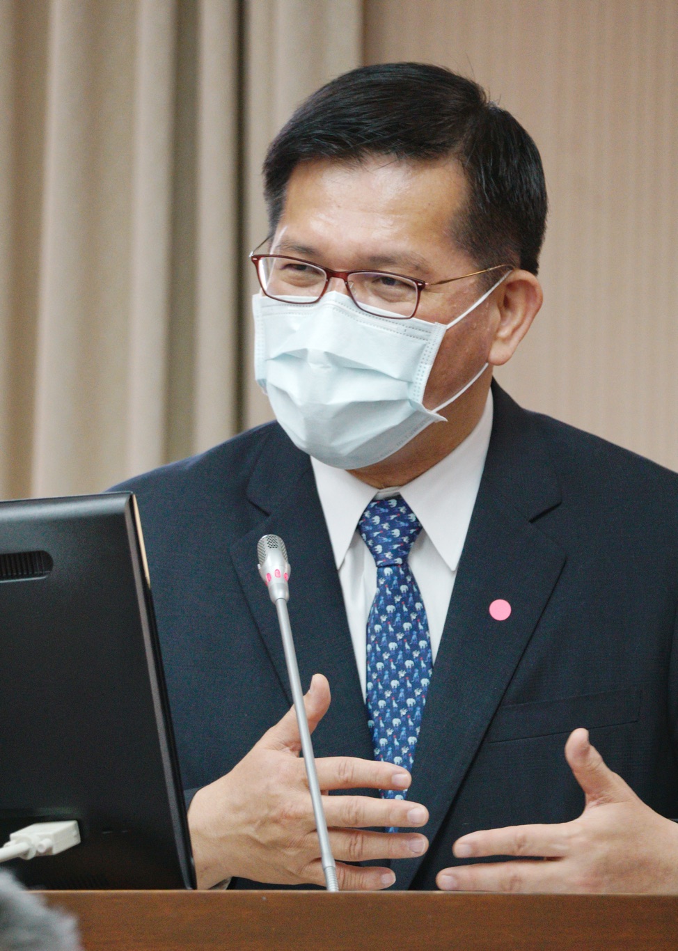 遊覽車司機控「3萬薪資補助」遭公司私吞！林佳龍說話了