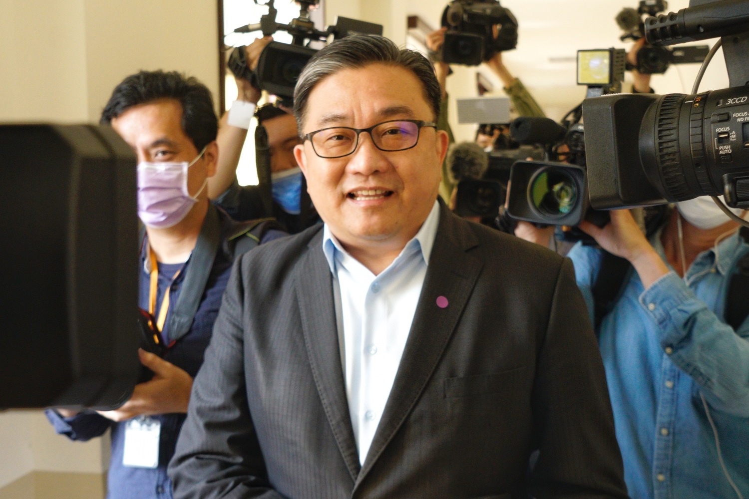 「白狼」揚言每天跟著陳時中 王定宇：把中國疫苗當「兄弟茶」？