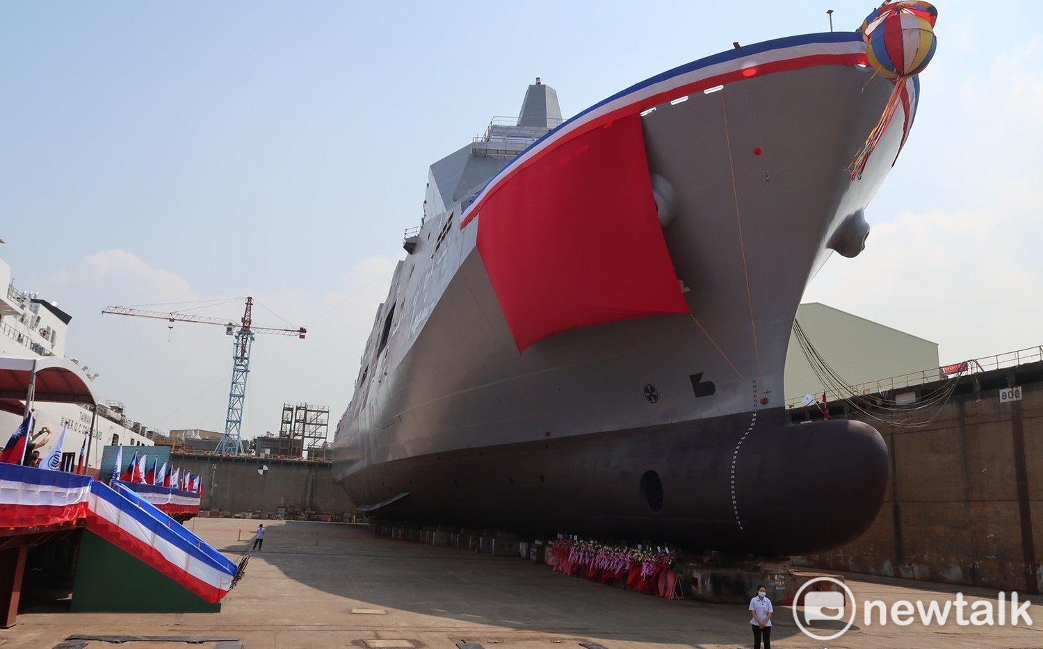 首艘海軍萬噸級運輸艦命名下水 台船工會喊總統要增加預算 | 政治 | 新