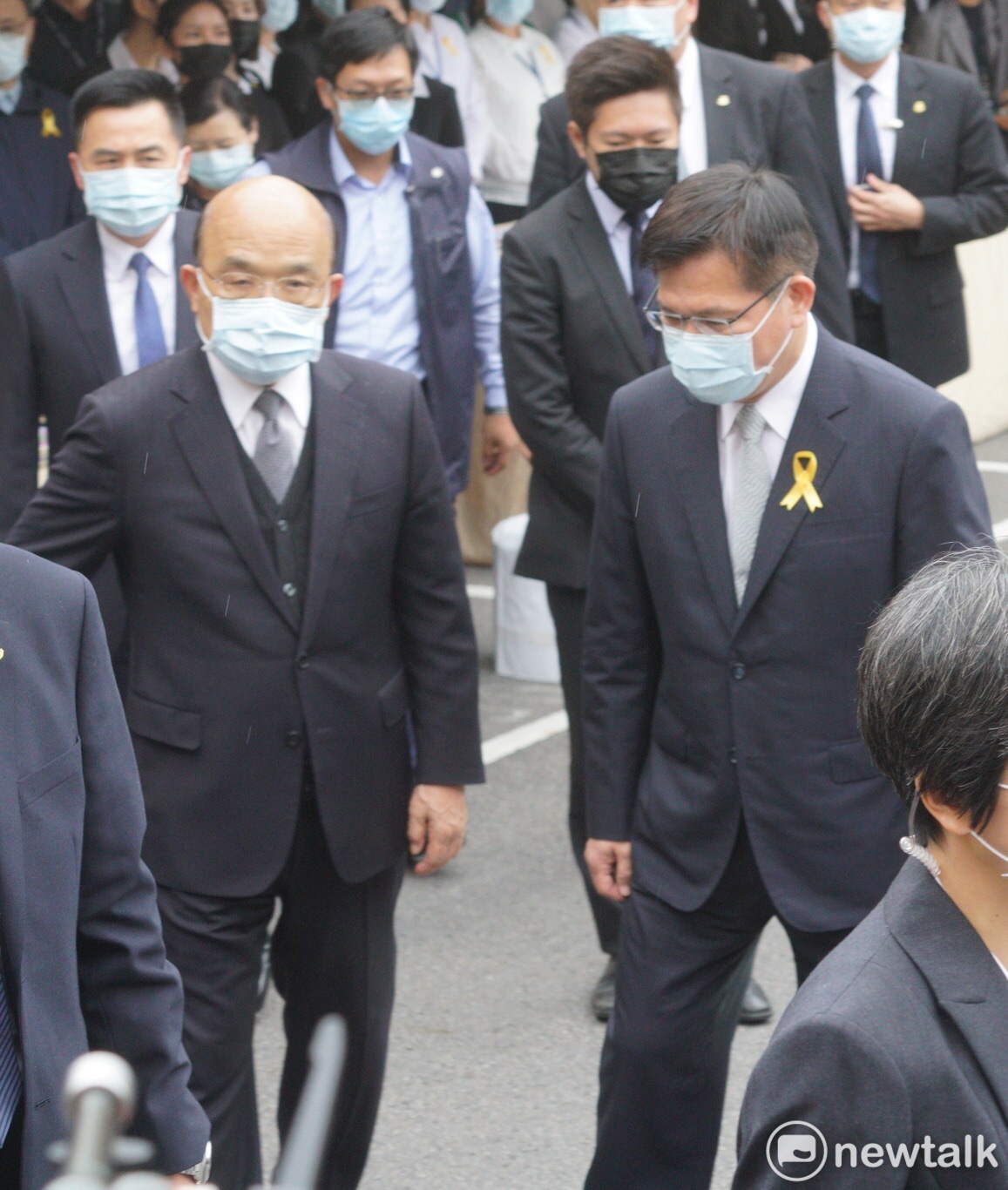 行政院長蘇貞昌(左)、交通部長林佳龍(右)。 圖:張良一 / 攝
