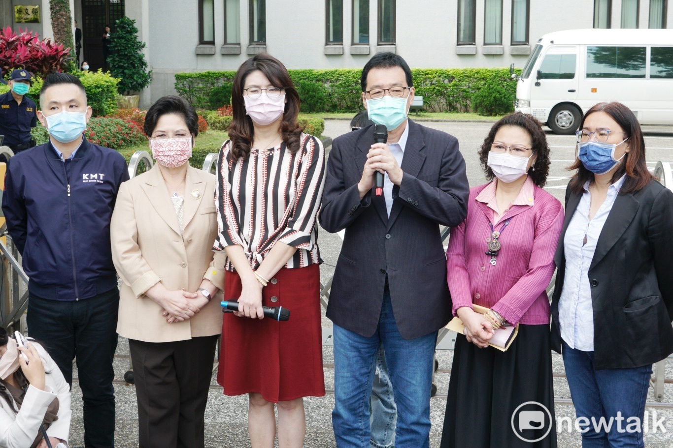 謝長廷不回台備詢 費鴻泰怒:好像台灣是殖民地一樣 | 政治 | 新頭殼