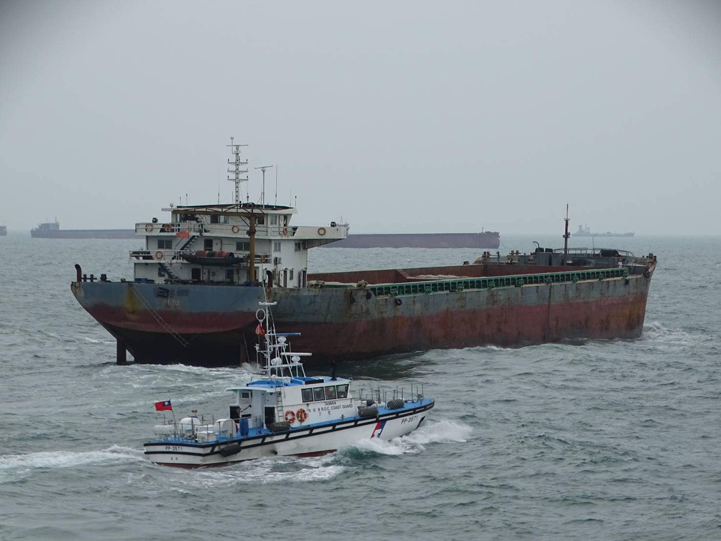 中國抽砂船破壞馬祖海底電纜 海巡署出動「3000噸級宜蘭艦」協勤