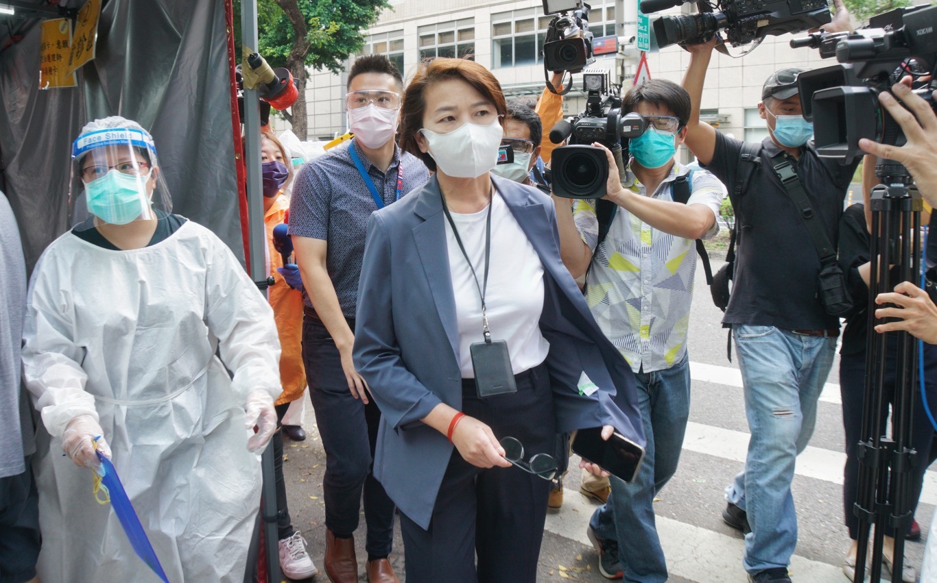 台大醫抨擊不疫調、不匡列 黃珊珊：說中央跟我們一起做假嗎？ | 政治 - Vimarsana News