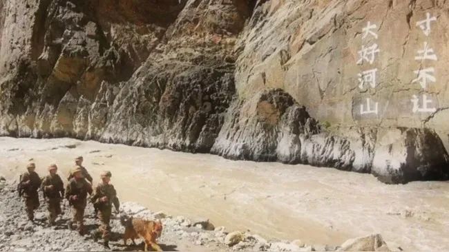 解放軍在中印邊界巡邏。 圖 : 翻攝自環球網 解放軍在中印邊界巡邏。 圖 : 翻攝自環球網