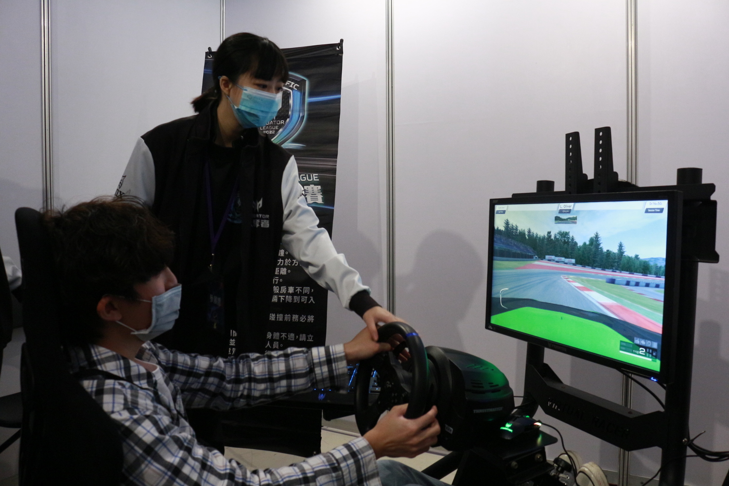 Predator帶來「Predator虛擬運動實驗室」，邀請民眾體驗虛擬賽車的魅力。 圖：陳耀宗/攝