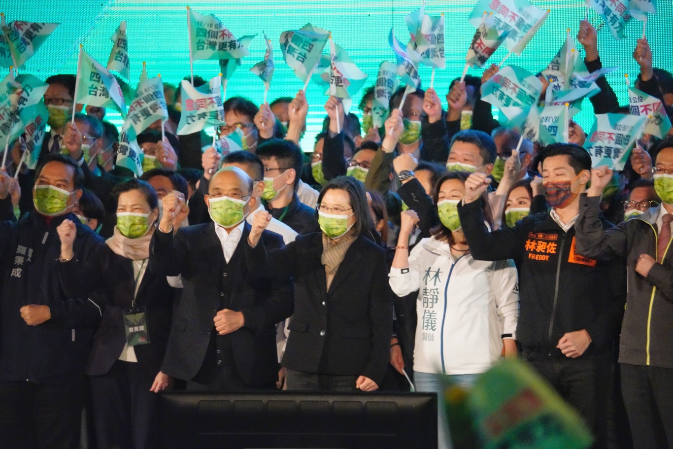 總統蔡英文、行政院長蘇貞昌等人出席「台灣隊站出來 台灣行出去」公投説明會。 圖：張良一/攝