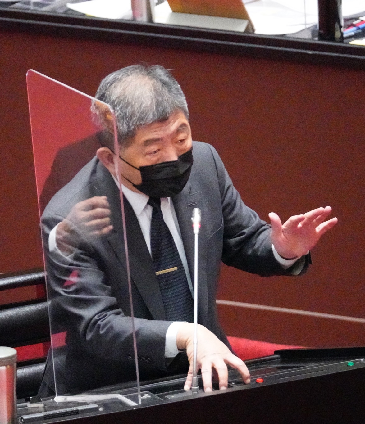 李敖長女批阿中部長「不會戒菸，唱歌像那卡西」！陳時中回應了