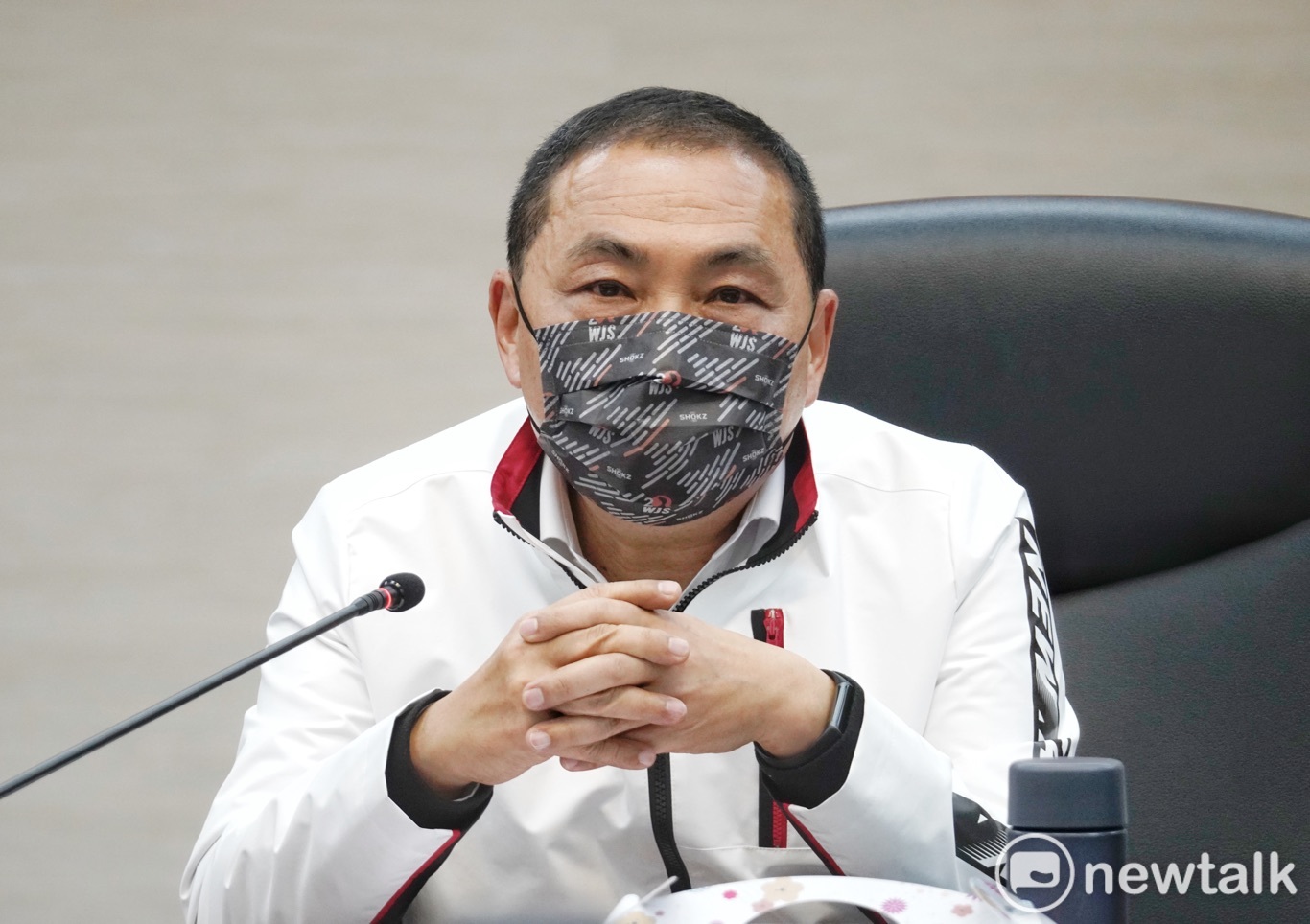 接種3劑20多歲青年都確診 侯友宜勸民眾：掃墓盡量「線上追思」
